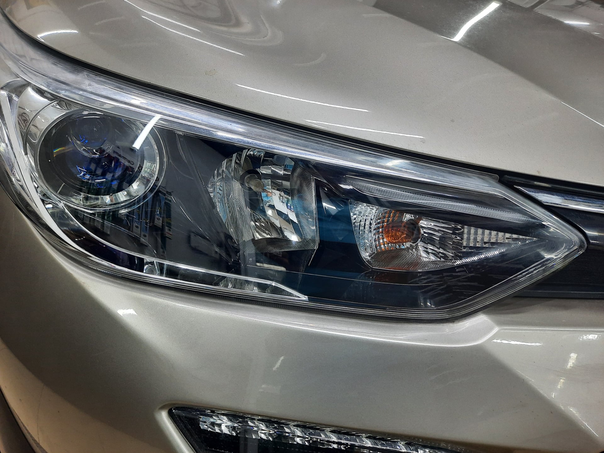 Toyota Vios nâng cấp X-Light V30l Ultra